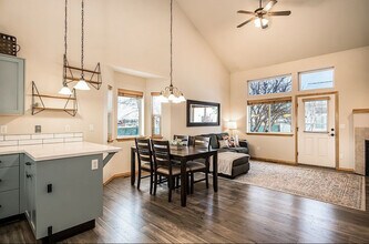 438 NW 19th St, Unit Unit 54 in Redmond, OR - Building Photo - Building Photo