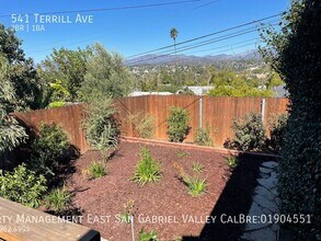 541 Terrill Ave in Los Angeles, CA - Foto de edificio - Building Photo