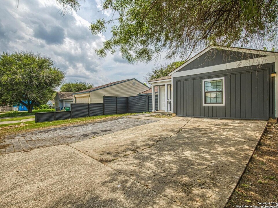 4111 Sunrise Terrace Dr in San Antonio, TX - Building Photo