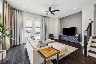 2718 Leeland St in Houston, TX - Foto de edificio - Building Photo
