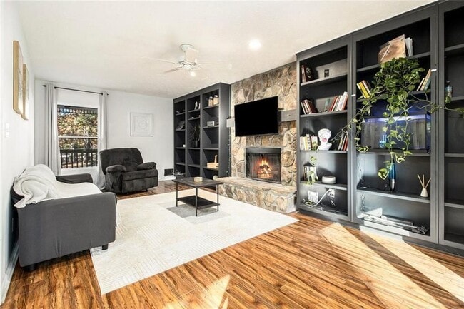 8212 Lullwater Ct in Jonesboro, GA - Foto de edificio - Building Photo