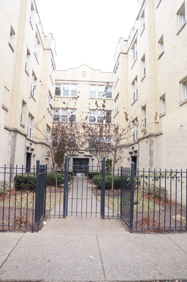 4101 N Sacramento Ave, Unit 48-2