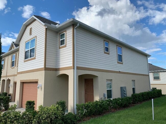 property at 3853 Hampstead Ln