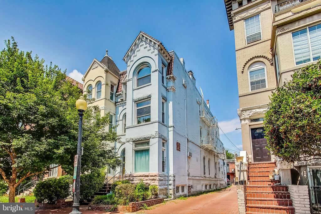 2121 N St NW in Washington, DC - Building Photo