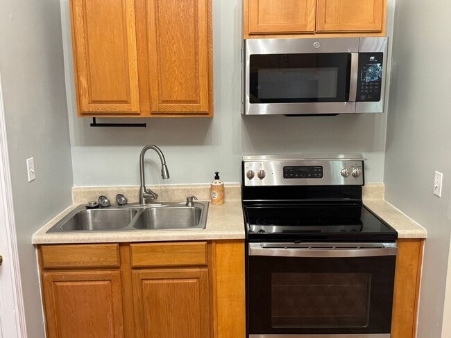 9801 Providence Forest Ln in Charlotte, NC - Building Photo - Building Photo