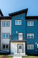 2702 Maple Way NW in Edmonton, AB - Building Photo - Building Photo