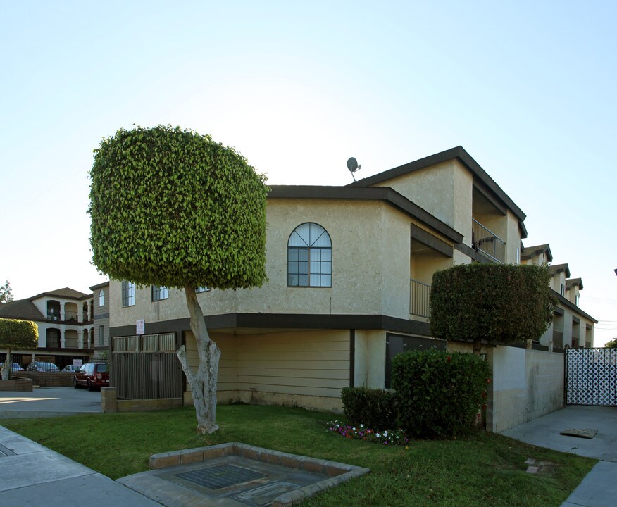 218 W Vermont Ave in Anaheim, CA - Building Photo