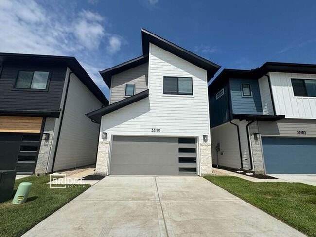 property at 33179 Oak Hts Pl
