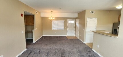 400 Moon Cir in Folsom, CA - Building Photo - Building Photo