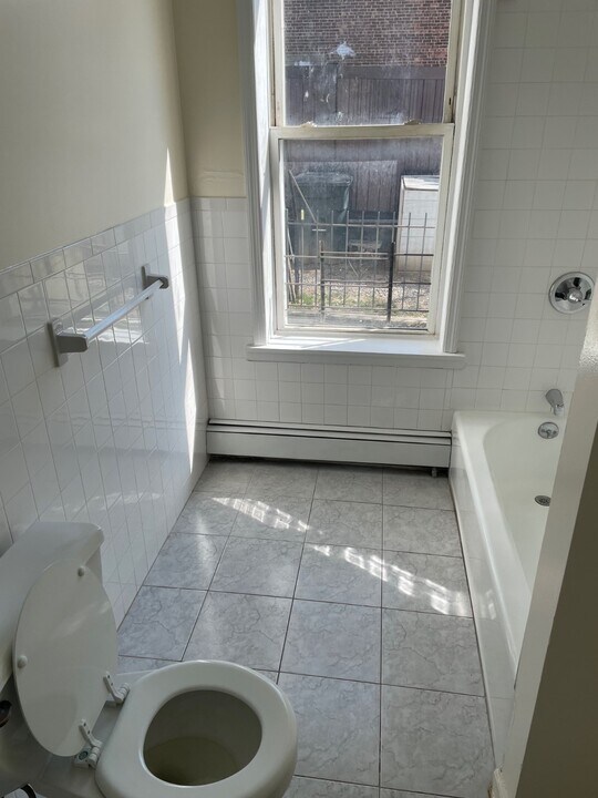 200 Woodworth Ave in Yonkers, NY - Building Photo