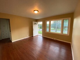 1402-1404 Hillcrest Drive in Manhattan, KS - Building Photo