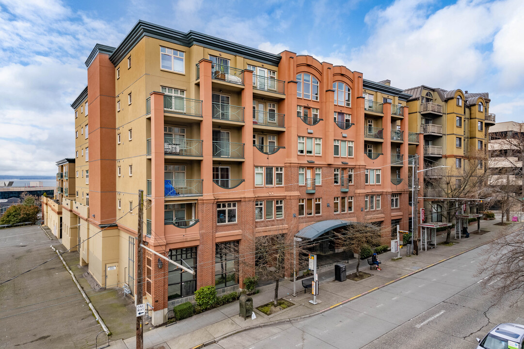 Carrara I in Seattle, WA - Foto de edificio