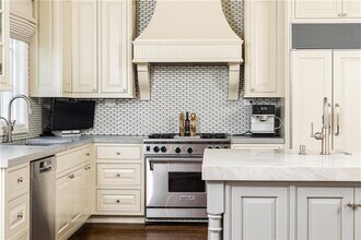 3982 Club Dr NE in Atlanta, GA - Building Photo - Building Photo