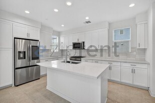 Unit in San Diego, CA - Building Photo