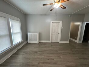 15 Brewer St, Unit First Floor in East Hartford, CT - Building Photo - Building Photo