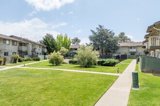 1339 N Bradley Rd in Santa Maria, CA - Foto de edificio - Building Photo