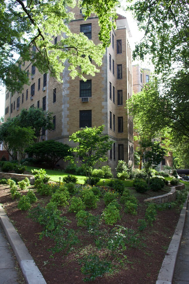 2032 Belmont Rd NW-Unit -115 in Washington, DC - Building Photo - Building Photo