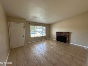 1066 Palmwood Dr in Sparks, NV - Building Photo - Building Photo