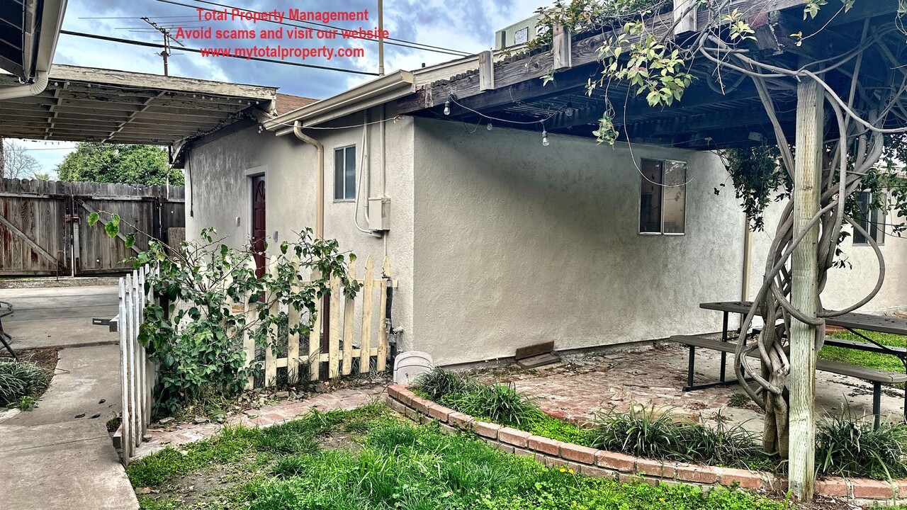 618 N Gem St in Tulare, CA - Foto de edificio