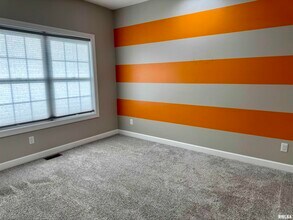 7024 St Ann Dr in Bettendorf, IA - Building Photo - Building Photo