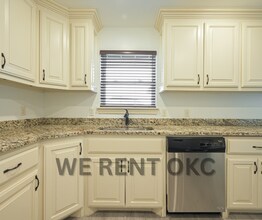 853 SW 8th St in Moore, OK - Building Photo - Building Photo