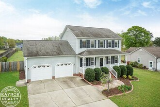 335 Moonlight Dr in Fuquay Varina, NC - Building Photo - Building Photo