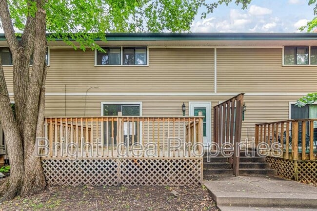 2710 Upland Ct in Minneapolis, MN - Building Photo - Building Photo