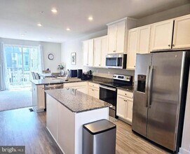 553 Levanna Ln in Glen Burnie, MD - Building Photo - Building Photo