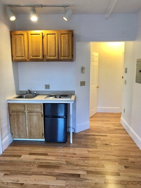 1077 Beacon St in Brookline, MA - Building Photo - Building Photo