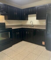 6050 Alpine Cir, Unit 202 in Beaumont, TX - Building Photo