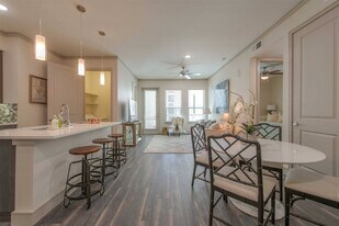 1800 St Joseph Pkwy in Houston, TX - Building Photo