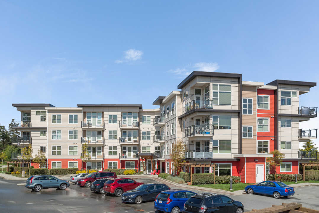 6330 Mcrobb Av in Nanaimo, BC - Building Photo