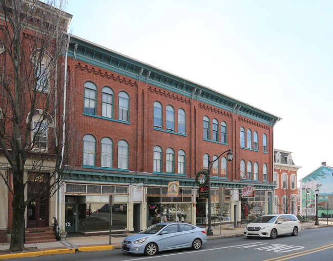 12-18 S Reading Ave in Boyertown, PA - Foto de edificio - Building Photo