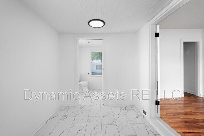property at 405 N Walnut St