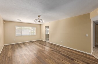 2113 E Pebble Beach Dr in Tempe, AZ - Building Photo - Building Photo