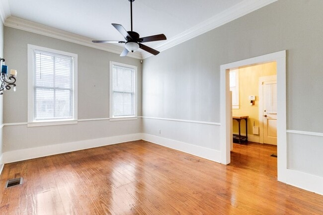 201 S Orange St in Lafayette, LA - Foto de edificio - Building Photo