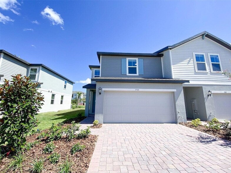 755 Legacy Dr in Davenport, FL - Building Photo