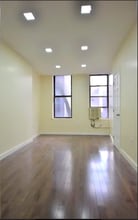 111 Christopher Street in New York, NY - Foto de edificio - Floor Plan