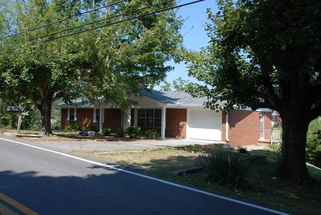 809 SE Dockery Ln in Cleveland, TN - Building Photo - Building Photo