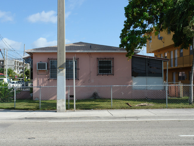 635 SW 18th Ave in Miami, FL - Building Photo - Building Photo