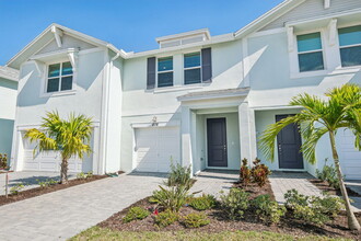 676 Salisbury Cir in Fort Pierce, FL - Building Photo - Building Photo