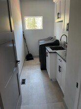 2810 St Nick Way in South Lake Tahoe, CA - Foto de edificio - Building Photo