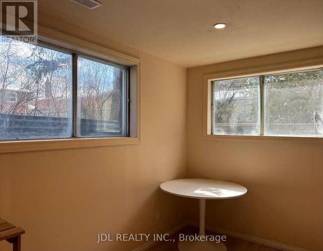 21 Squires Ave in Toronto, ON - Building Photo - Building Photo