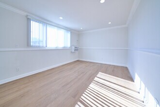 11510 Cumpston St in North Hollywood, CA - Foto de edificio - Building Photo