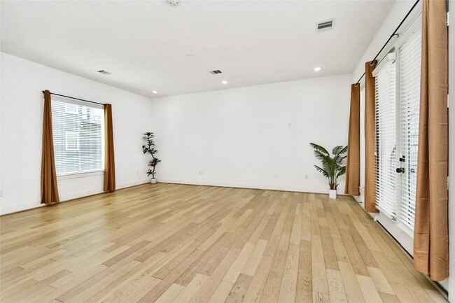 property at 208 N York St