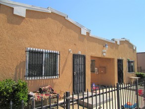 1138 Gardenia Ave in Long Beach, CA - Building Photo - Building Photo