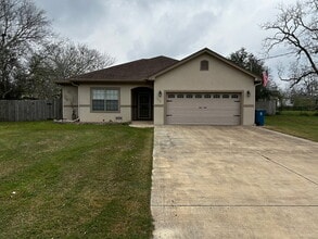 1513 S 3rd St in Floresville, TX - Building Photo - Building Photo