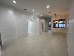 735 Sand Creek Cir in Weston, FL - Building Photo - Building Photo