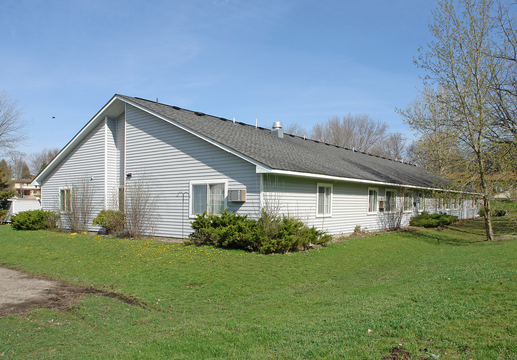 309 1st Ave SE in Lonsdale, MN - Building Photo