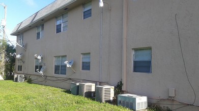 Boston Terrace Apartments in Lake Worth, FL - Building Photo - Building Photo